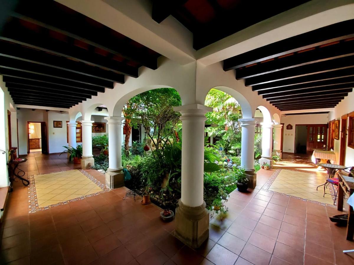 אנטיגואה גואטמלה Hotel Y Jardines Casa Buho מראה חיצוני תמונה