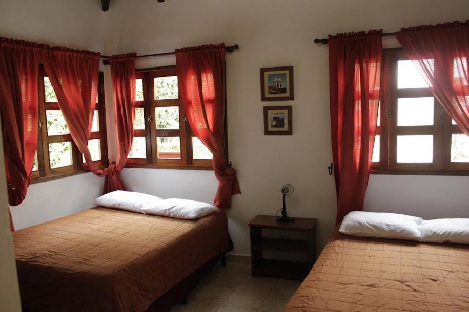אנטיגואה גואטמלה Hotel Y Jardines Casa Buho מראה חיצוני תמונה
