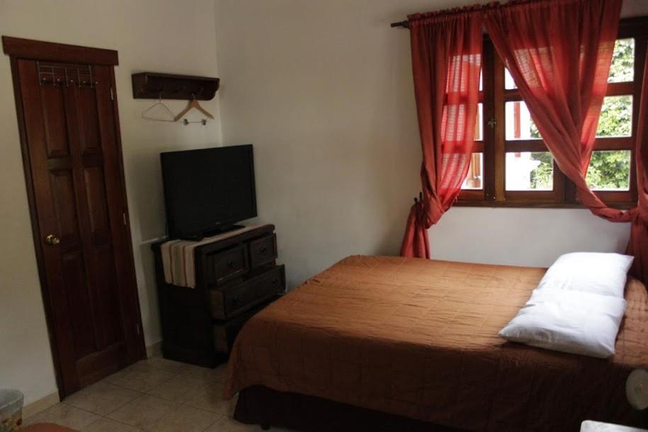 אנטיגואה גואטמלה Hotel Y Jardines Casa Buho מראה חיצוני תמונה